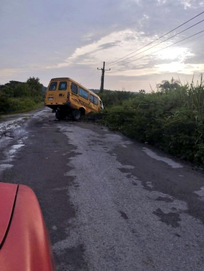 Un grave accidente de microbús en La Habana: ¿Cuántos heridos y qué lo provocó? ¡Las malas carreteras son solo el inicio del drama!